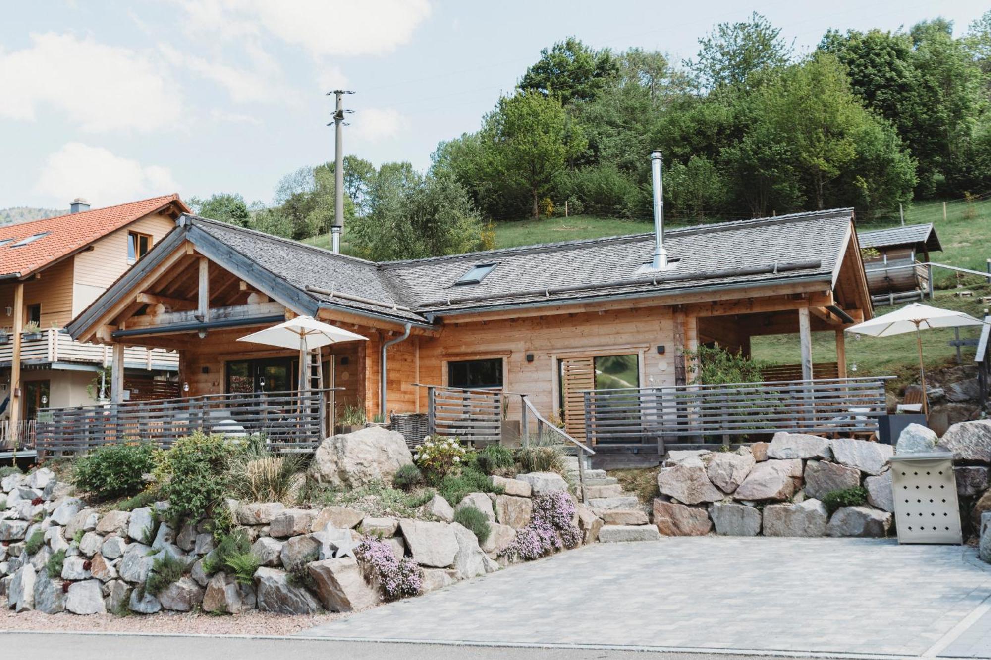 Lieblingsort - Schwarzwald Chalet Lodges Neuenweg ภายนอก รูปภาพ