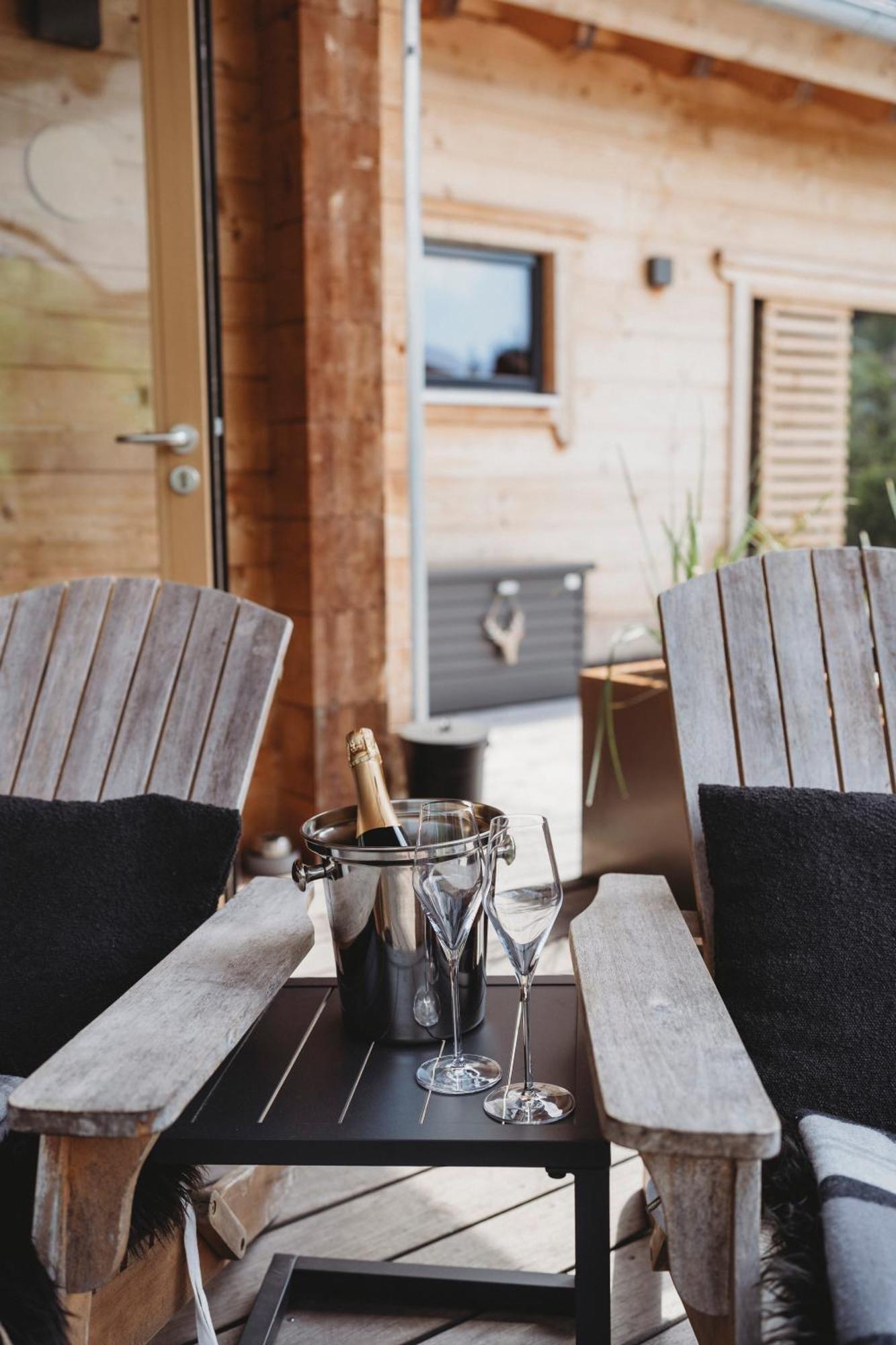 Lieblingsort - Schwarzwald Chalet Lodges Neuenweg ภายนอก รูปภาพ