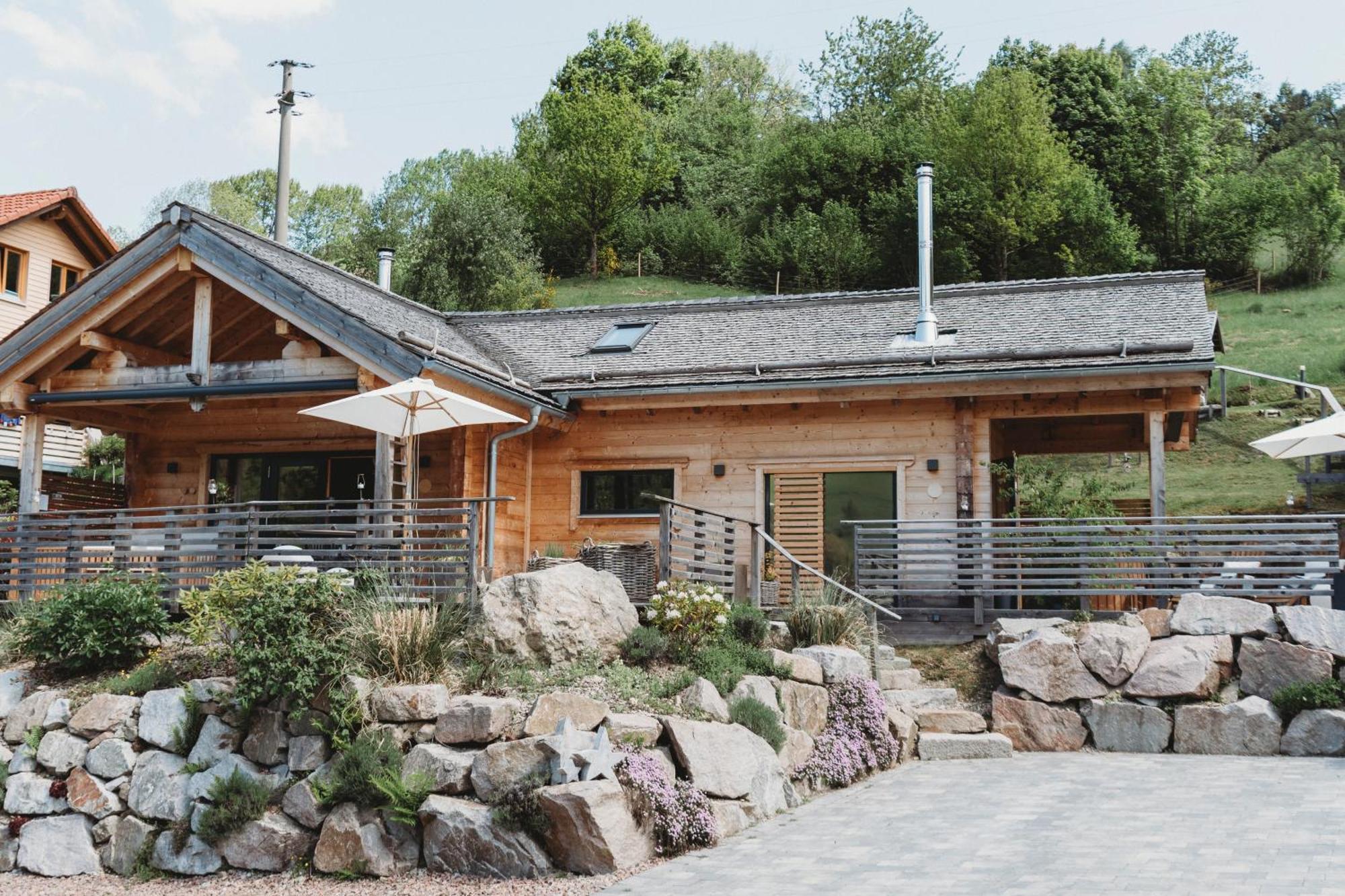 Lieblingsort - Schwarzwald Chalet Lodges Neuenweg ภายนอก รูปภาพ